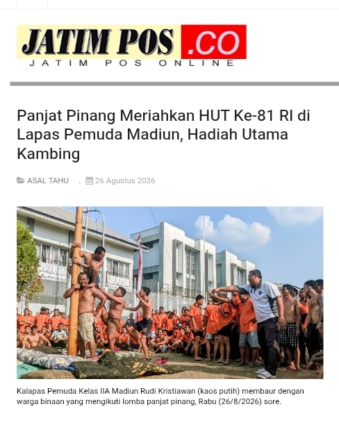 Dokumen Panjat Pinang Meriahkan HUT Ke-81 RI di Lapas Pemuda Madiun, Hadiah Utama Kambing