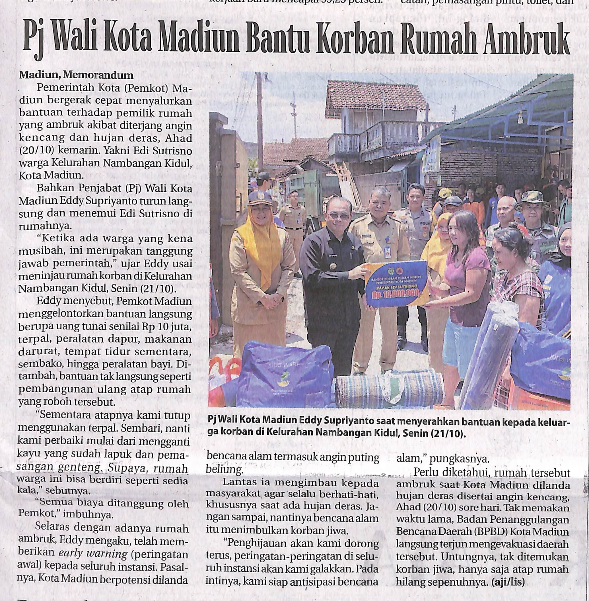 Pj Wali Kota Madiun Bantu Korban Rumah Ambruk