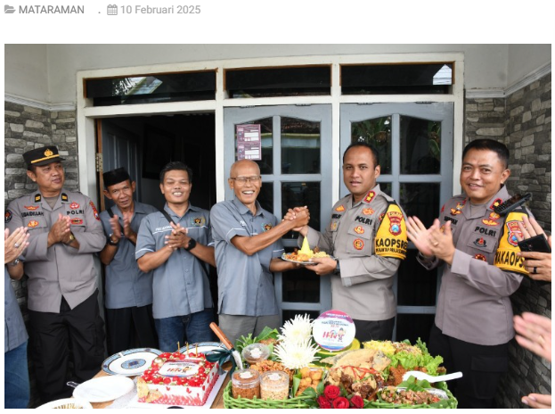 Jalin Sinergisitas dengan Media, Kapolres Madiun Kota Berikan Tumpeng HPN ke PWI Madiun Raya