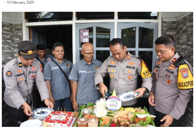 Peringati HPN 2025, Kapolres Madiun Kota Beri Kejutan Tumpeng HPN ke Pengurus PWI Madiun Raya