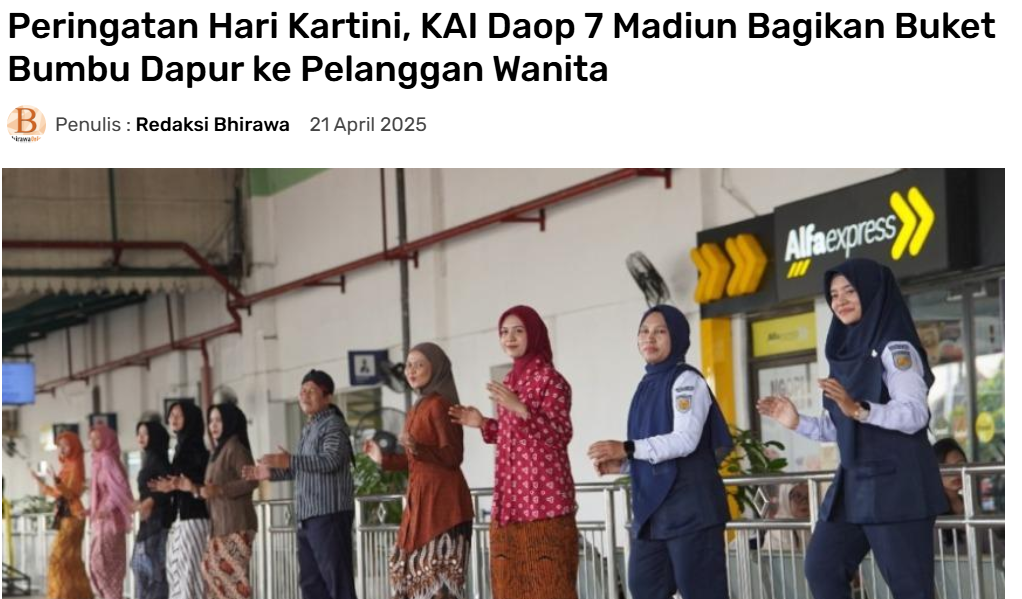 Peringatan Hari Kartini, KAI Daop 7 Madiun Bagikan Buket Bumbu Dapur ke Pelanggan Wanita