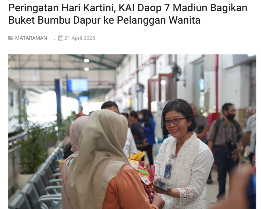 Peringatan Hari Kartini, KAI Daop 7 Madiun Bagikan Buket Bumbu Dapur ke Pelanggan Wanita