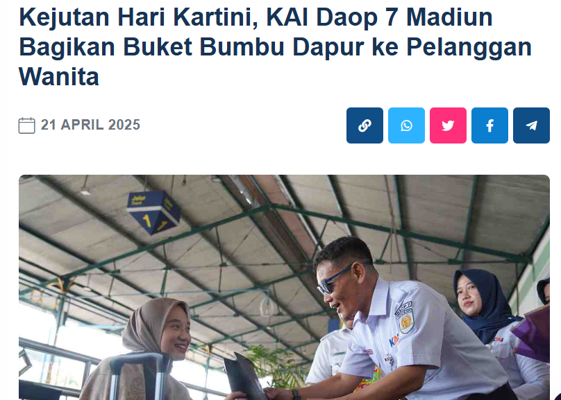 Kejutan Hari Kartini, KAI Daop 7 Madiun Bagikan Buket Bumbu Dapur ke Pelanggan Wanita