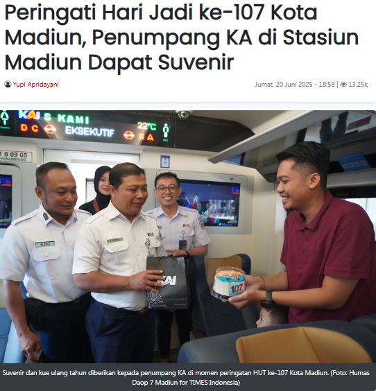 Peringati Hari Jadi ke-107 Kota Madiun, Penumpang KA di Stasiun Madiun Dapat Suvenir