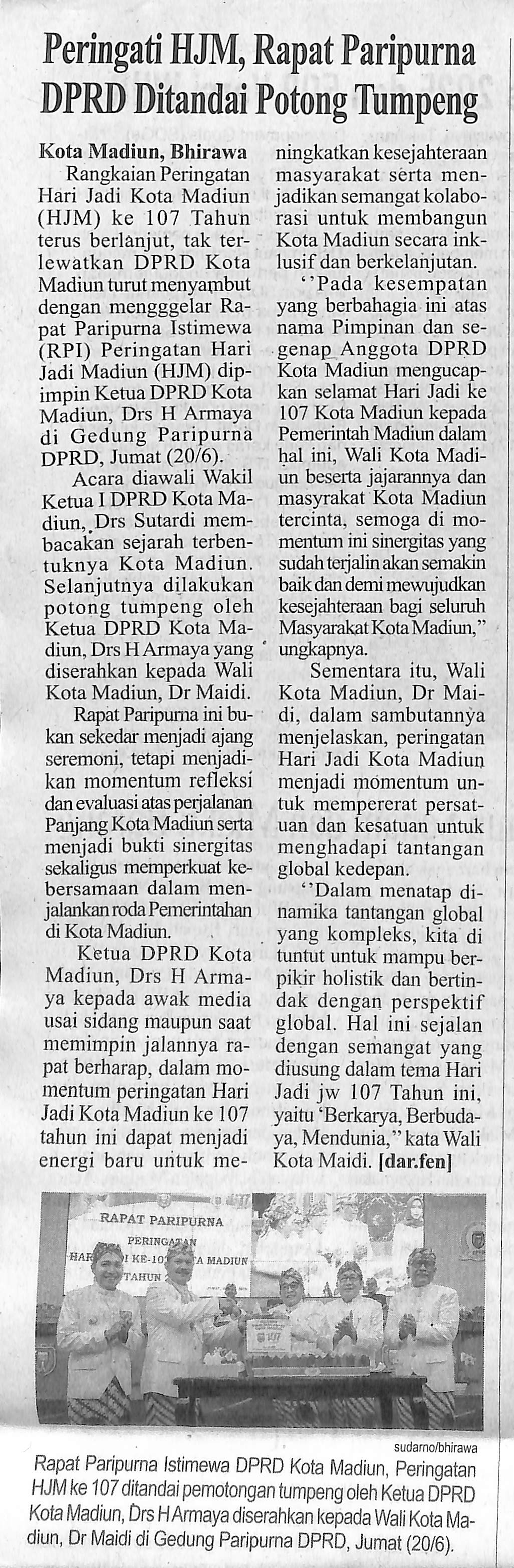 Peringati HJM, Rapat Paripurna DPRD Ditandai Potong Tumpeng