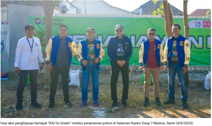 KAI Daop 7 Madiun Gelar Aksi “Go Green” dengan Penanaman Pohon