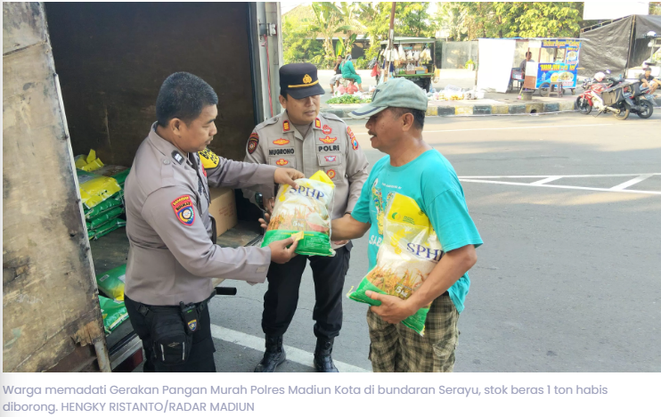 Warga Serbu Gerakan Pangan Murah Polres Madiun Kota, Beras Ludes Sekejap