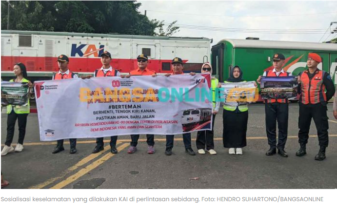 Peringati HUT ke-80 RI, KAI Daop 7 Madiun Sosialisasikan Keselamatan Perlintasan Sebidang