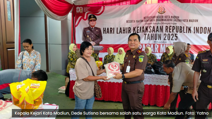 Ratusan Warga Serbu Pasar Murah Kejari Madiun, Sembako Dijual Hanya Rp115 Ribu