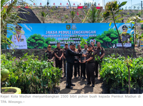 Kejari Kota Madiun Serahkan Ribuan Bibit Pohon Buah untuk Pemkot di TPA Winongo
