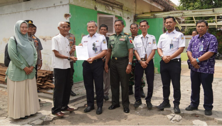 Lagi, KAI Daop 7 Madiun Tertibkan Rumah Perusahaan