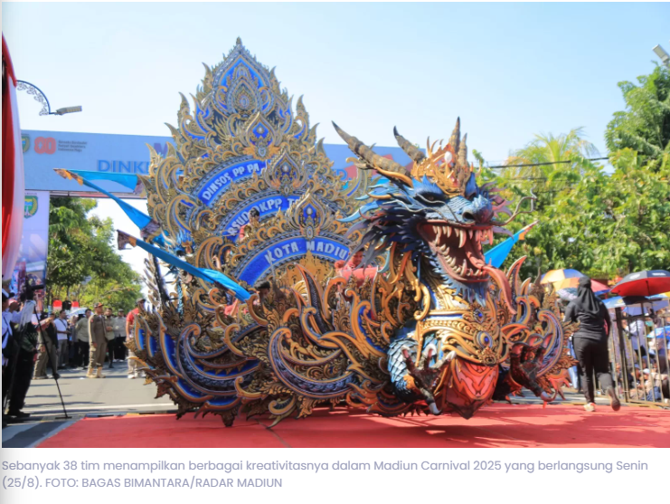 Dari Tarian Borneo hingga Bali, Inilah Warna-Warni Penampilan Madiun Carnival 2025