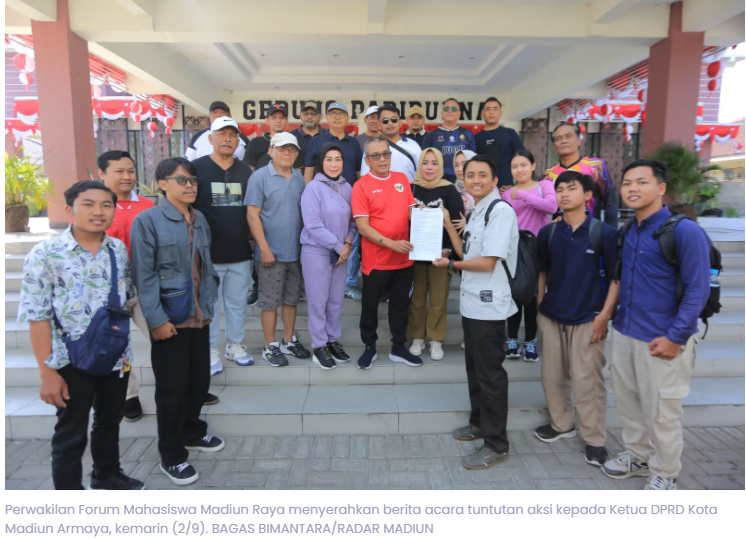 Forum Mahasiswa Madiun Raya Serahkan Tuntutan Reformasi DPR dan Polri ke DPRD
