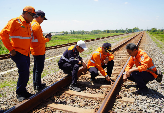 Jajaran Manajemen KAI Daop 7 Madiun, Periksa Lintas antara Stasiun Madiun–Jombang