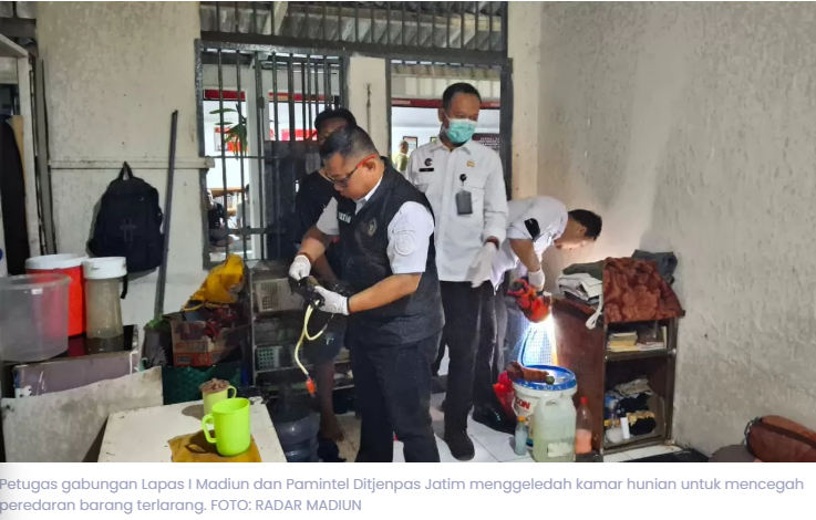 Lapas I Madiun Gelar Razia Kamar Hunian Bersama Pamintel Ditjenpas, Amankan Barang Terlarang
