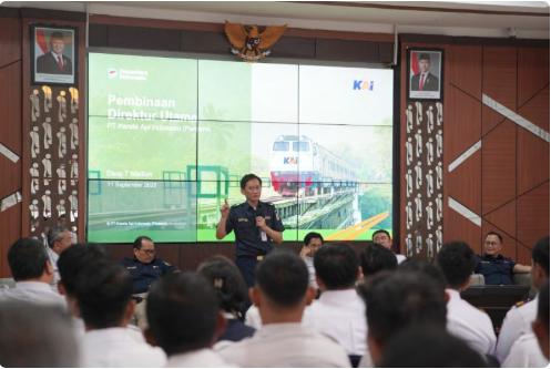 Dirut KAI Tinjau Fasilitas dan Beri Arahan kepada Insan Daop 7 Madiun