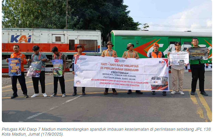 Peringati Harhubnas 2025, KAI Daop 7 Madiun Gelar Sosialisasi Keselamatan di Perlintasan Sebidang
