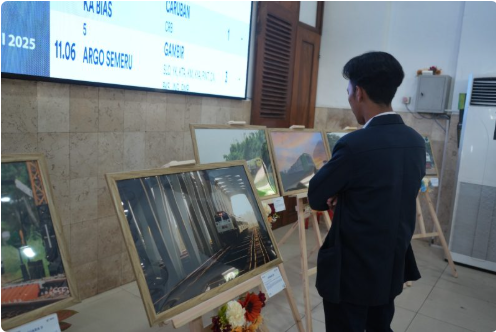 Rayakan HUT ke-80, KAI Daop 7 Madiun Gelar Pameran Foto di Stasiun Madiun