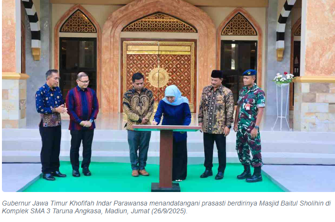 Gubernur Khofifah Berharap SMAN 3 Taruna Angkasa Madiun Lahirkan Generasi Cerdas dan Berakhlak Mulia