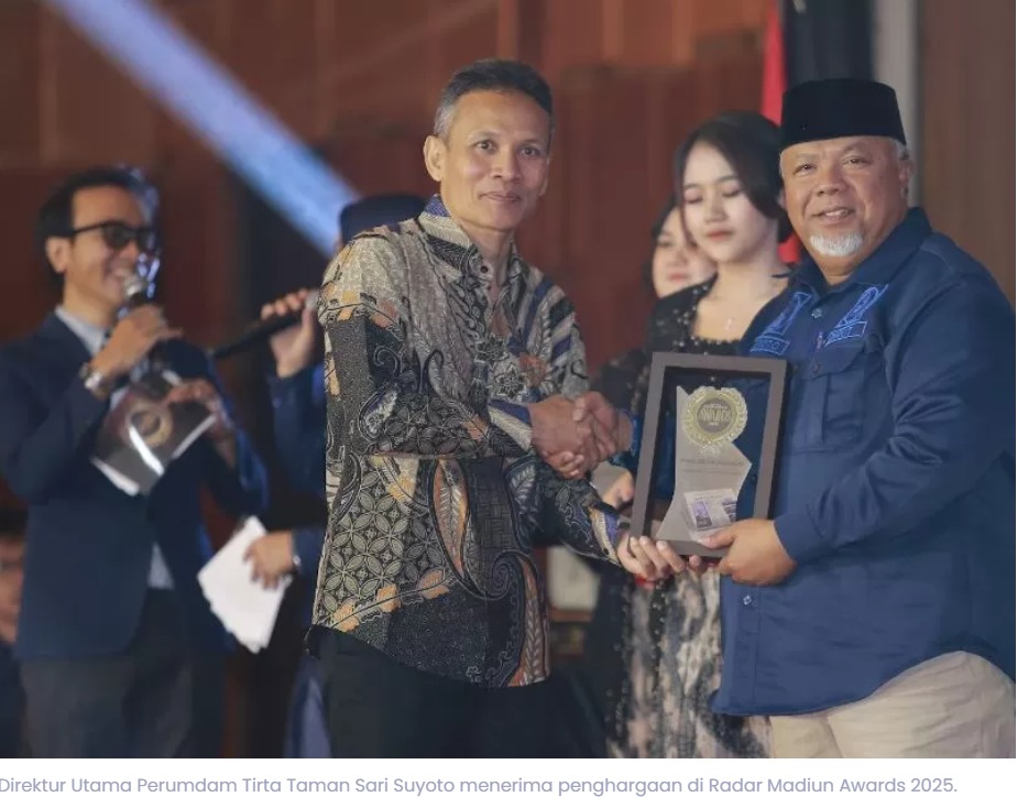 Perumdam Tirta Taman Sari Raih Penghargaan di Radar Madiun Awards 2025, Gencar Pasarkan Ngrowo AE dan Tingkatkan Pelayanan