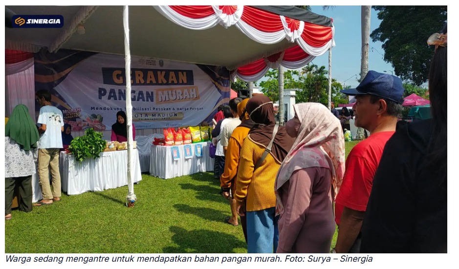 Antusias Warga Serbu Gerakan Pasar Murah di Bakorwil Madiun