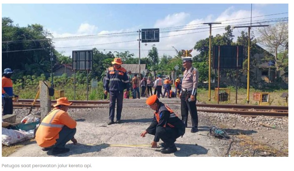 KAI Daop 7 Madiun Tingkatkan Kecepatan KA, Infrastruktur Rel Blitar Dibenahi Demi Keselamatan