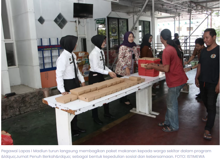 Lapas I Madiun Bagi Ratusan Paket Makanan Lewat Program Jumat Penuh Berkah