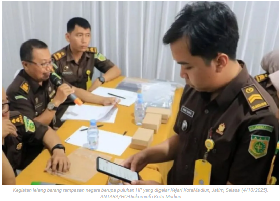 Kejari Kota Madiun lelang 26 HP barang rampasan negara
