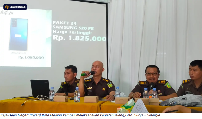 Kejari Kota Madiun Gelar Lelang Barang Bukti, 20 Paket Handphone Laku Rp. 20 Juta