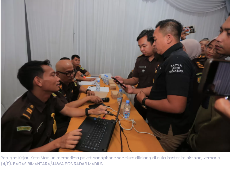 Kejari Kota Madiun Lelang 26 Barang Bukti Narkotika, Ada HP Rp 950 Ribu Jadi Rebutan