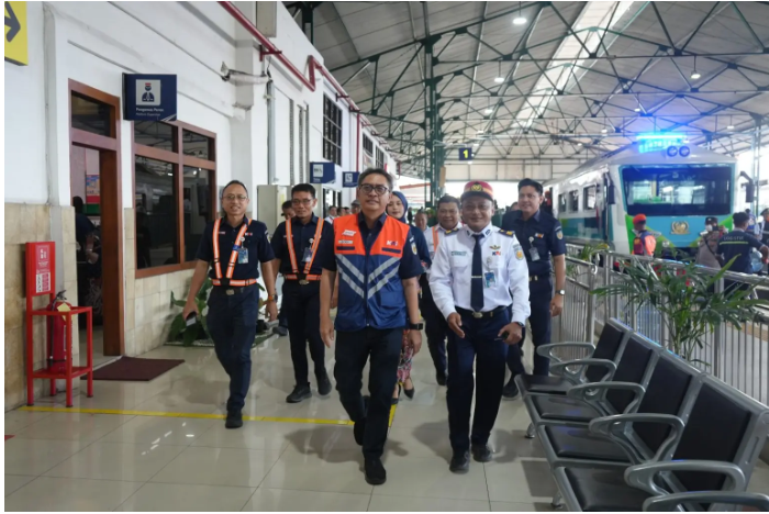 Pastikan Kesiapan Angkutan Nataru 2025/2026, Direksi KAI Lakukan Inspeksi di Wilayah Daop 7 Madiun