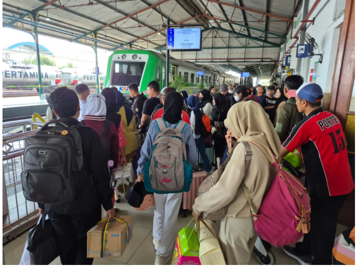 Daop 7 Madiun Haturkan Terima Kasih kepada 474.945 Pelanggan KA yang Telah Berangkat dari Stasiun-Stasiun Daop 7 pada Bulan November 2025