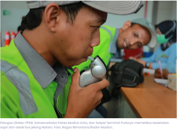 Jelang Nataru, Puluhan Sopir AKAP–AKDP di Terminal Purboyo Madiun Jalani Cek Kesehatan