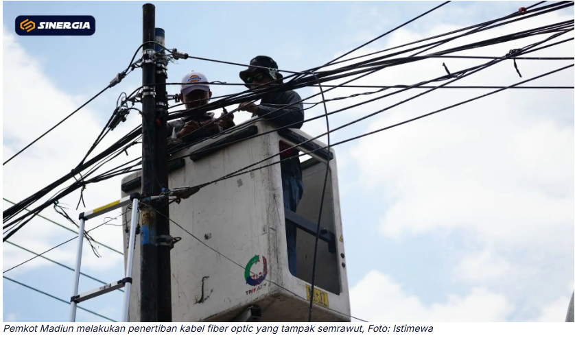 Makin Semrawut, Pemkot Madiun Tertibkan Kabel Fiber Optik