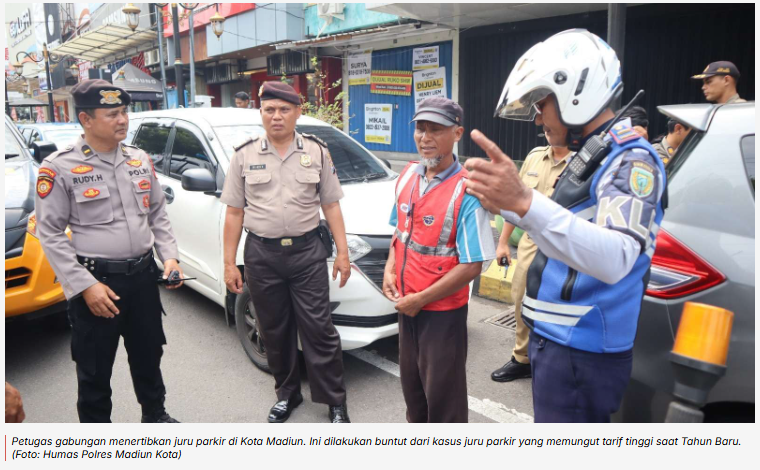 Petugas Gabungan Tertibkan Juru Parkir di Kota Madiun