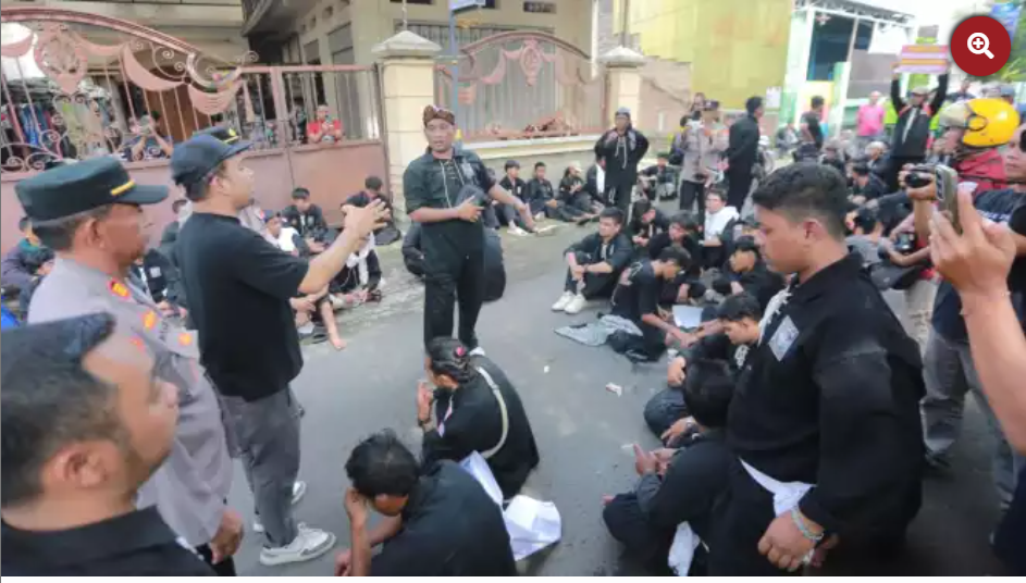 Tolak Parluh 2026, Ratusan Massa PSHT Kepung Padepokan Pusat Madiun, 1.500 Anggota TNI-Polri Perketat Pengamanan