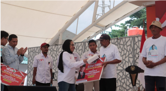 Presiden Prabowo Salurkan Becak Listrik di Kota Madiun, Dorong Kesejahteraan Tukang Becak Lansia dan Difabel