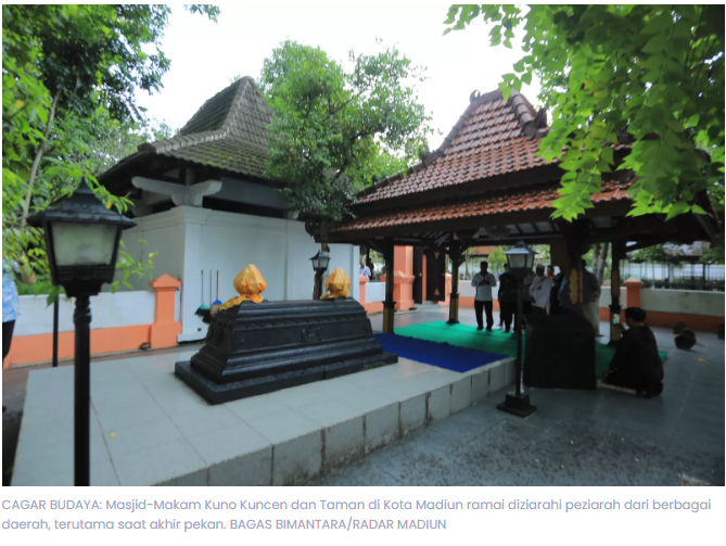 Masjid-Makam Kuno Kuncen dan Taman Madiun Ramai Diziarahi, Akhir Pekan Bisa 20 Bus