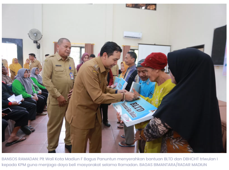 Jaga Daya Beli Saat Ramadan, Ribuan Warga Madiun Terima BLTD dan DBHCHT