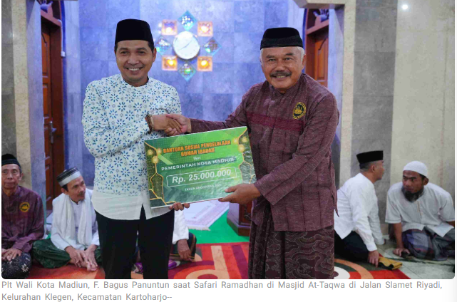 Safari Ramadan, Plt Wali Kota Madiun Salat Tarawih dan Salurkan Hibah di Masjid