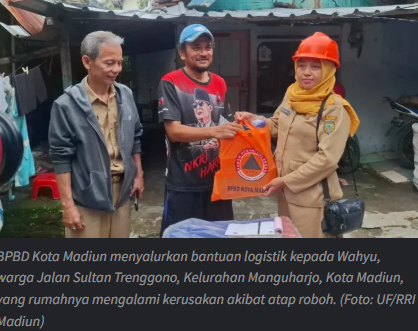 BPBD Kota Madiun Berikan Bantuan Logistik kepada Warga Terdampak Atap Roboh