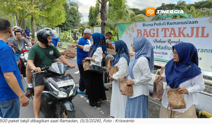 Peduli Kemanusiaan, Bisma Madiun Berbagai Takjil di Momen Ramadan