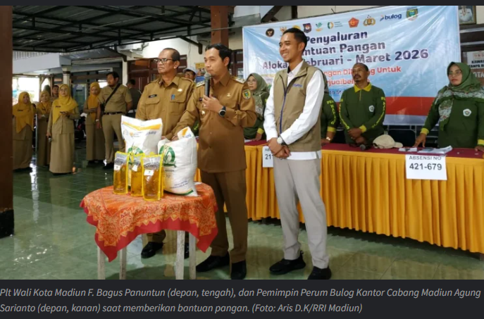 Pemkot-Bulog Madiun Salurkan 294 Ton Beras dan 58 Ribu Liter Minyak Bantuan Pangan