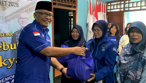 Jelang Lebaran, Demokrat Kota Madiun Bagikan 400 Paket Sembako untuk Kader