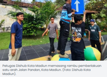 Jalan Pandan Berlaku Satu Arah ke Selatan, Dishub Kota Madiun Pasang Rambu Pendukung