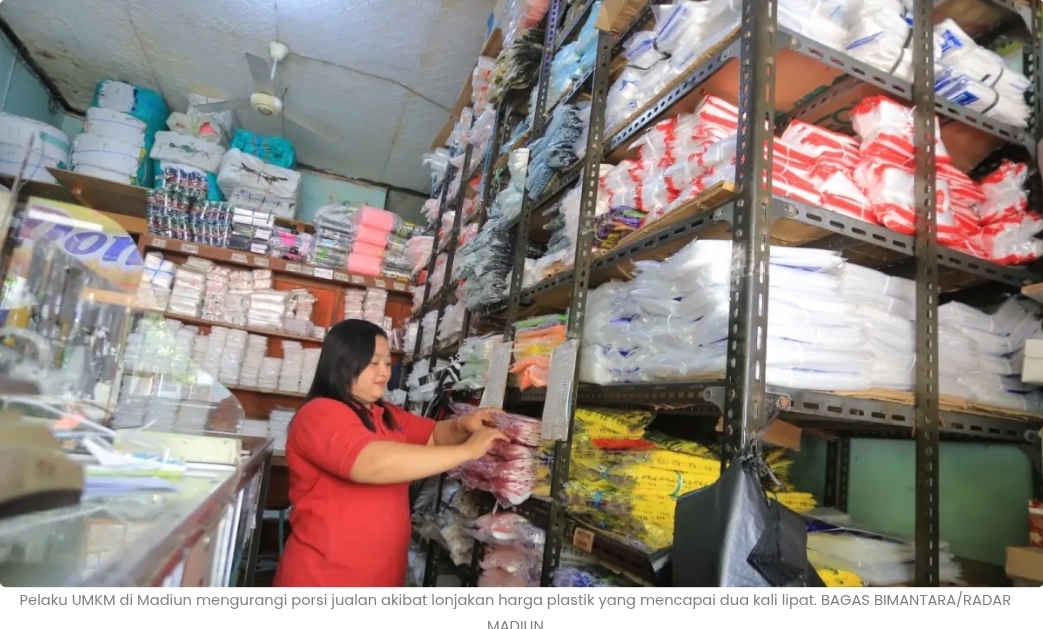 Harga Plastik Naik 100 Persen, UMKM Madiun Terpaksa Kurangi Porsi