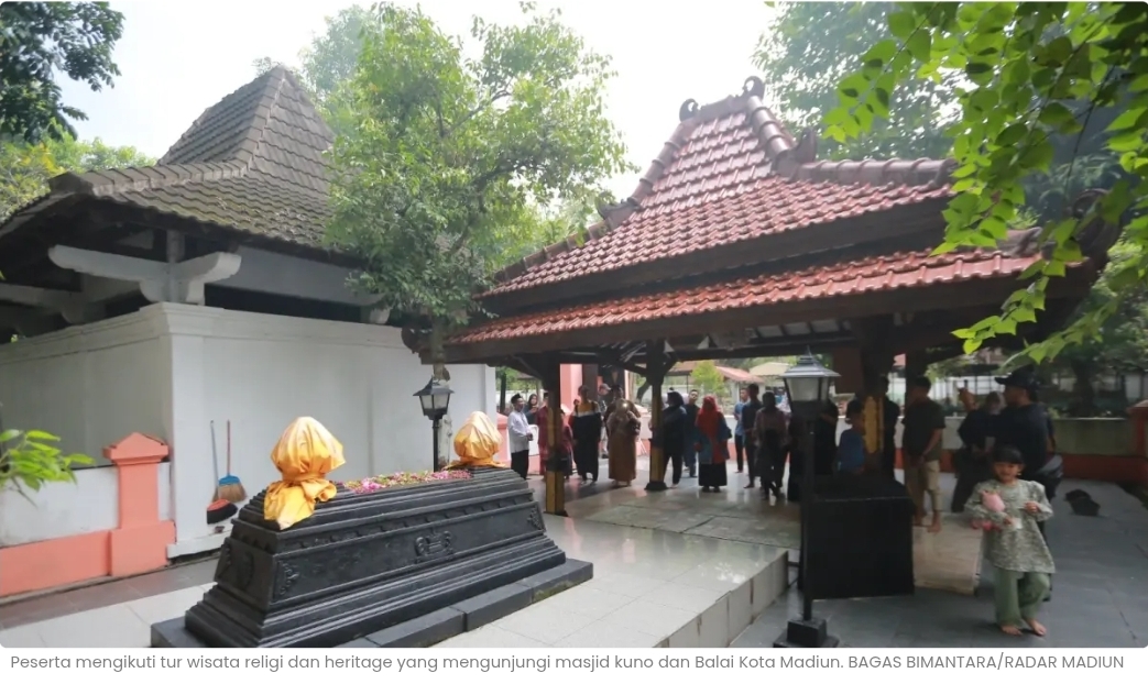 Antusias! Warga Ikuti Tur Heritage Madiun hingga Masjid Kuno