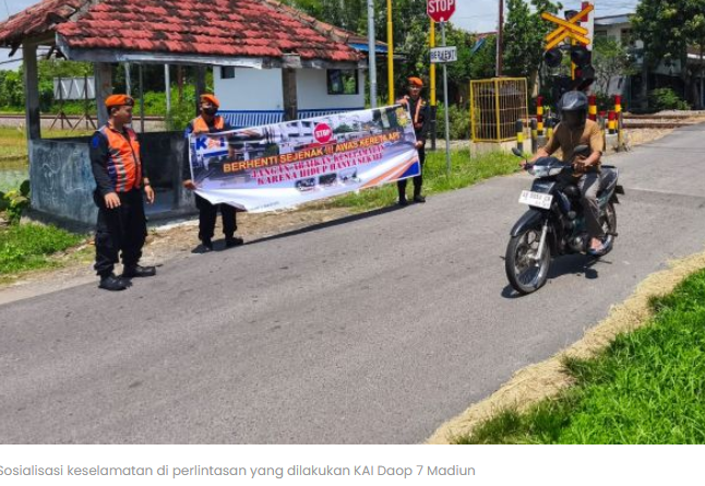 KAI Daop 7 Madiun Gencarkan Sosialisasi di Perlintasan, Keselamatan Usai Lebaran Tetap Prioritas