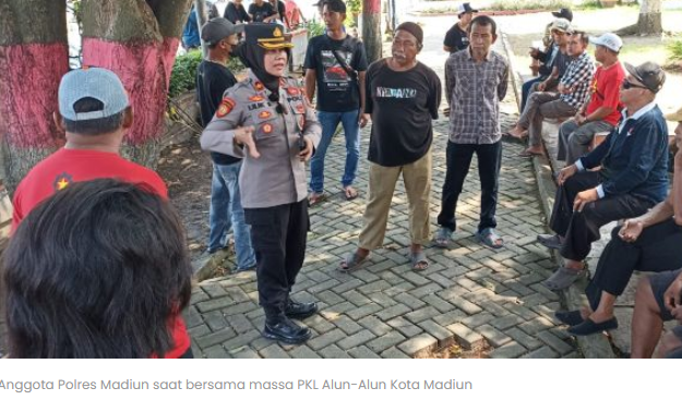 Polres Madiun Kawal Audiensi PKL Alun-Alun dengan Dinas Perdagangan Kota