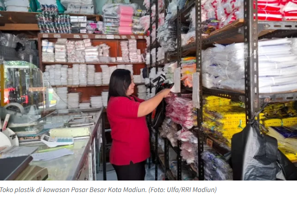 Harga Plastik Naik, Pedagang Makanan di Madiun Sesuaikan Porsi Jualan